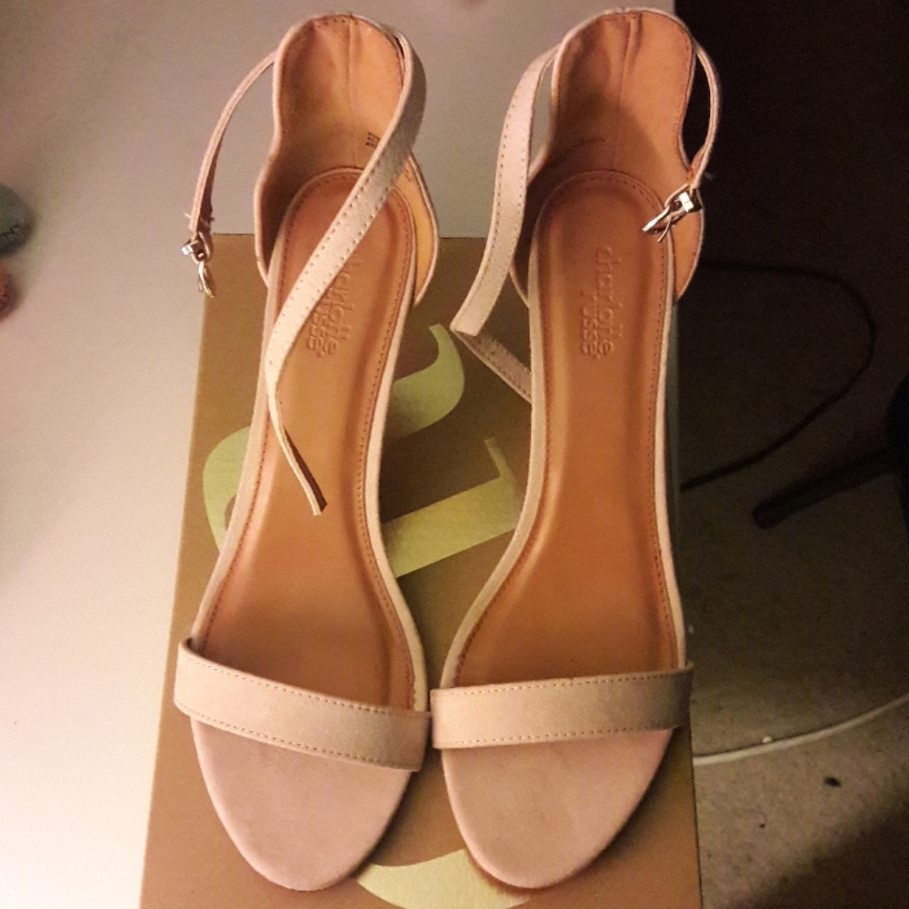 Shoes - Picture 2 of 4